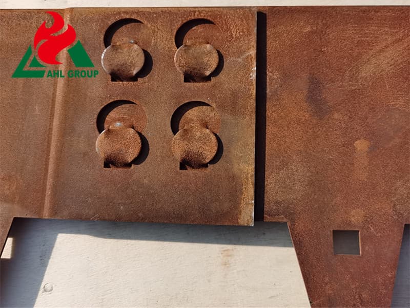 Hand-forged corten steel edging Factory France